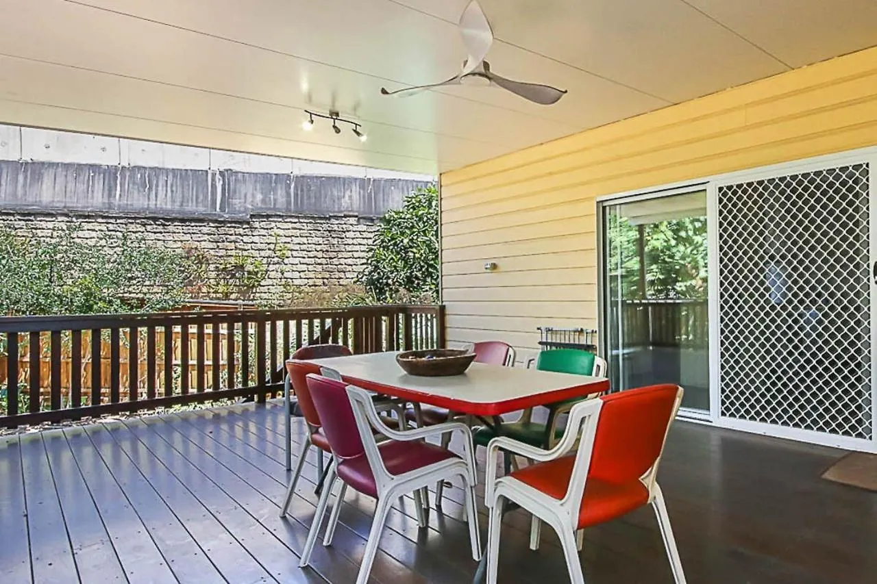 Walk To The Charming Character Home Brisbane Сasa de vacaciones